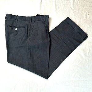 Axist men’s Heather grey dress pants in GREAT CONDITION. Size 32 x 30